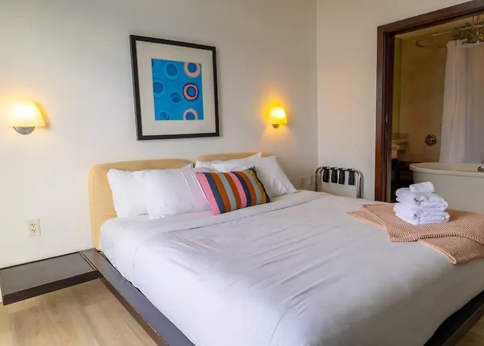 1 Bedroom With King Bed And Roof-Top Pool And Bar C503