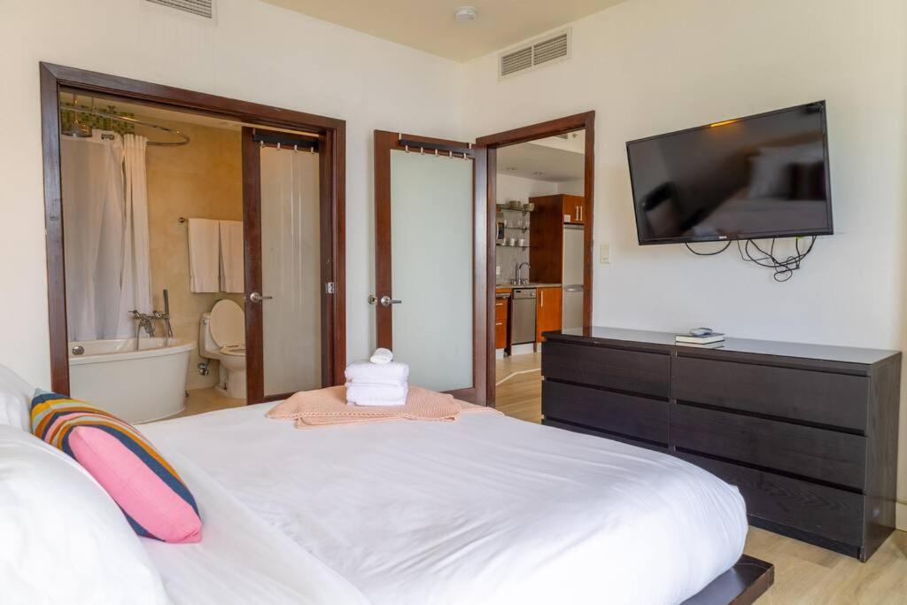 1 Bedroom With King Bed And Roof-top Pool And Bar C503 Appartement *