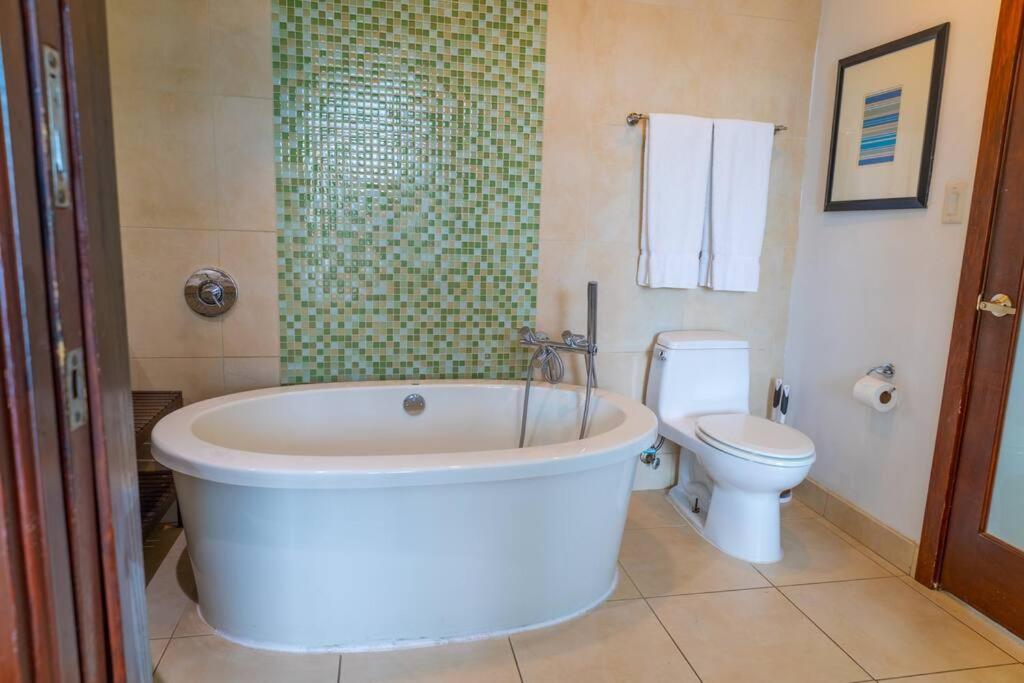 Apartamento 1 Bedroom With King Bed And Roof-top Pool And Bar C503